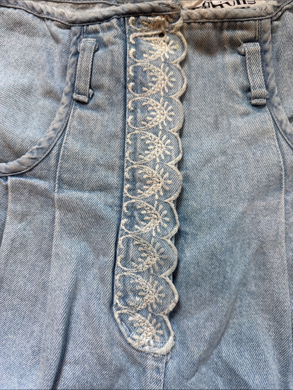 Vintage Switch Light Blue Denim Embroidered Trim High-Waist Jean Short & Top Set - Picture 3 of 10